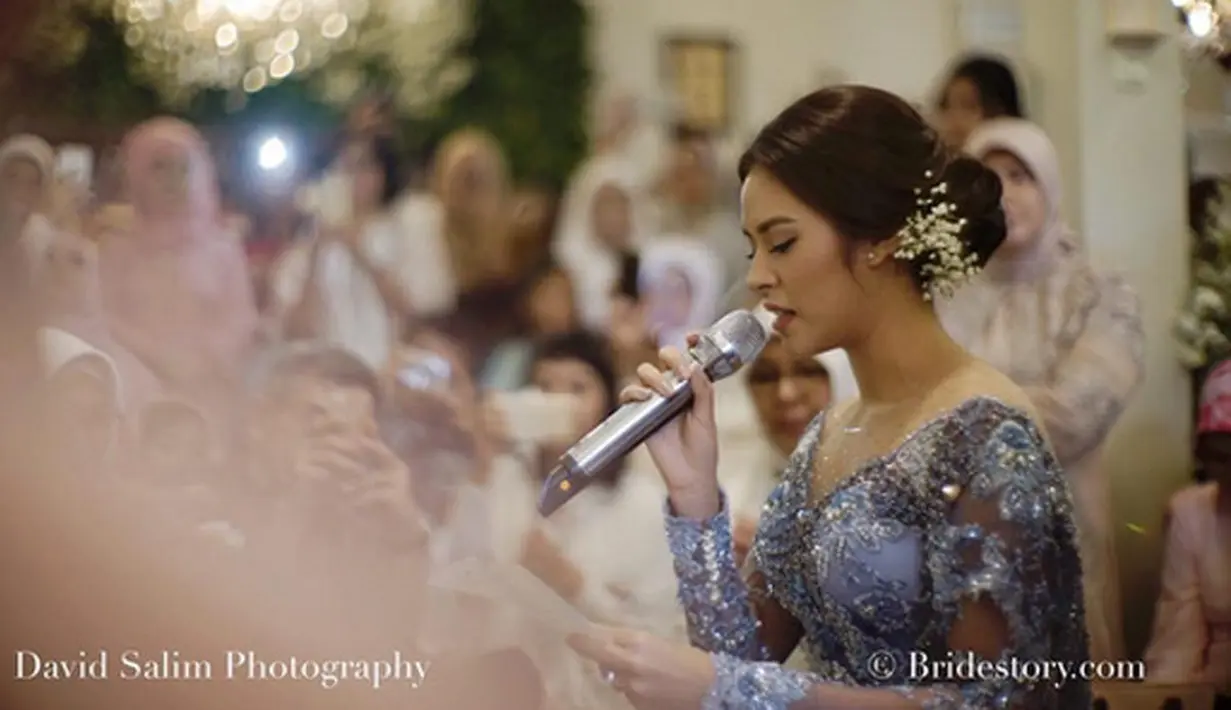 Berbagai persiapan terus dilakukan oleh Raisa jelang hari bahagianya. Beberapa hari lalu, ia mendapat kejutan bridal shower dari para sahabatnya. (Instagram/thebridestory)