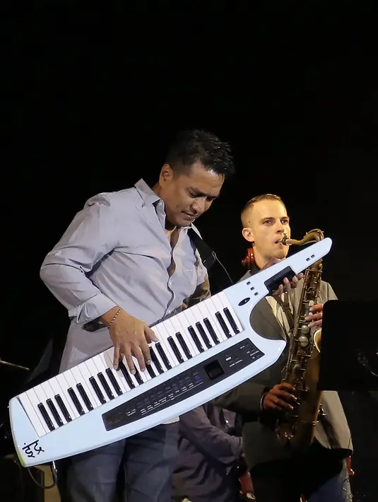 Setelah itu, Indra Lesmana mengatakan bahwa Prambanan Jazz Festival ini sangatlah menarik karena milii perbedaan dengan festival dengan tema serupa. (Bambang E.Ros/Bintang.com)