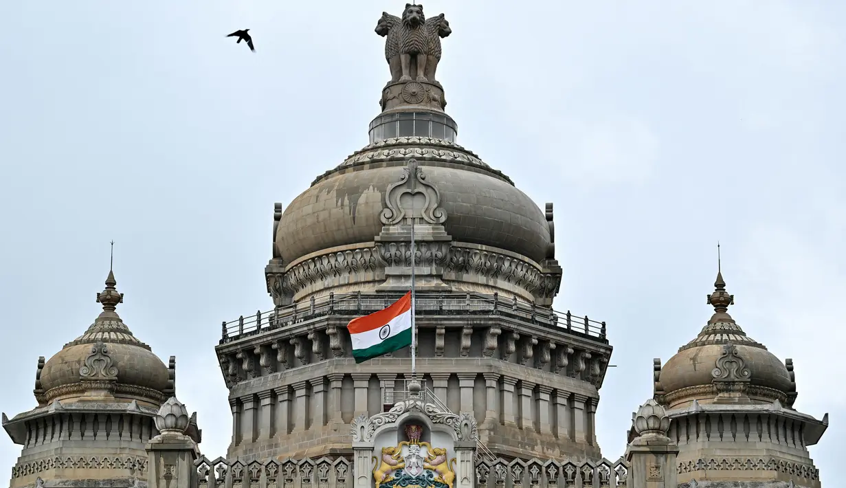 Pemerintah India mengumumkan tujuh hari berkabung nasional pada tanggal 27 Desember, setelah meninggalnya mantan perdana menteri Manmohan Singh. (IDREES MOHAMMED/AFP)