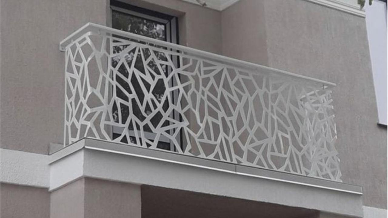 Desain Railing Balkon Minimalis