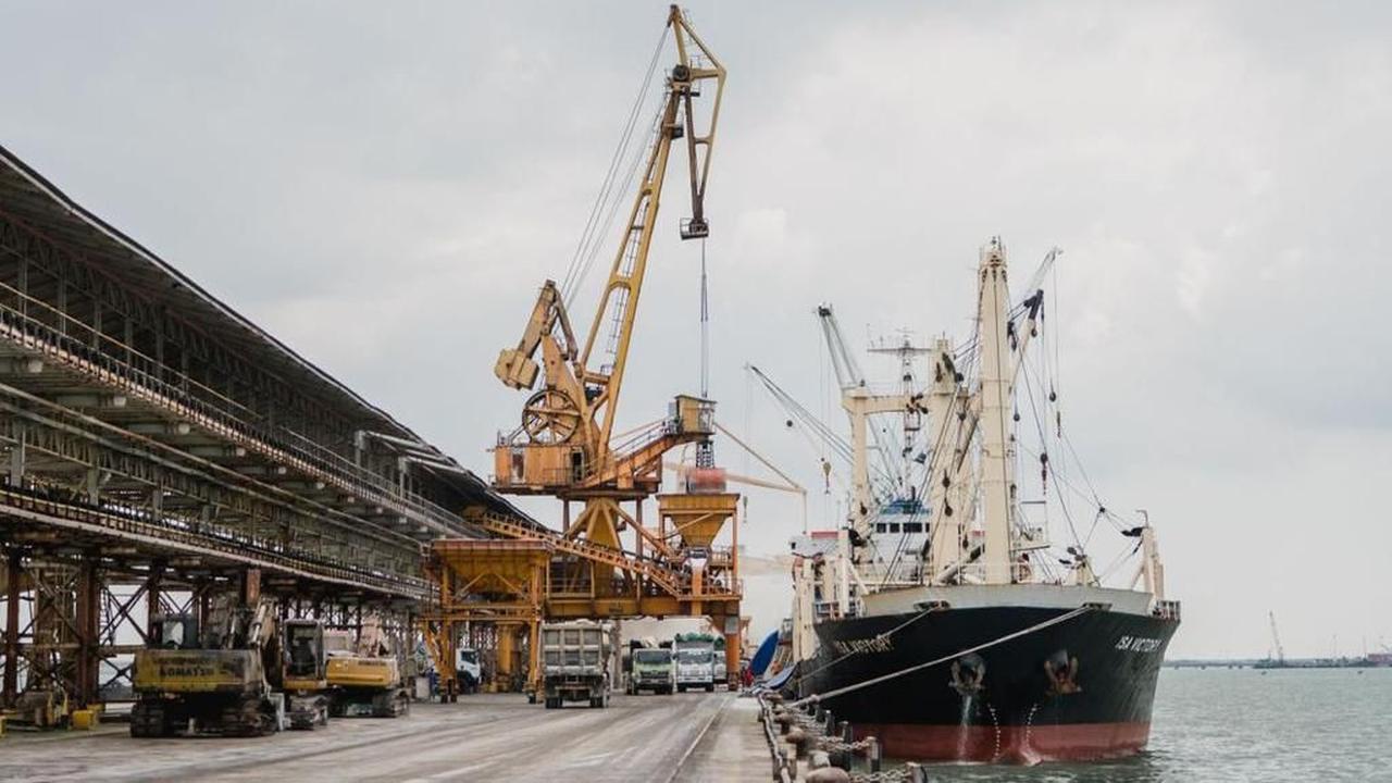 Distribusi pupuk subsidi oleh Petrokimia Gresik