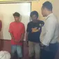 Dua orang pelaku penyelundupan raskin diamankan anggota Polsek Mariana Kabupaten Banyuasin Sumsel (dok.istimewa / Nefri Inge)