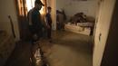 Warga memeriksa beberapa barang keluarga mereka dari kamar tidur rumahnya yang terendam banjir saat hujan deras di kamp pengungsi Shati, di Kota Gaza, Selasa (8/11/2022). Hujan deras menyebabkan banjir bandang di Jalur Gaza pada hari Selasa, di mana infrastruktur yang bobrok sering membuat air banjir tidak surut, memperpanjang kerusakan. (AP Photo/Adel Hana)