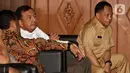 Menteri Dalam Negeri Tito Karnavian dan Kepala BIN Budi Gunawan sebelum rapat gabungan lintas kementerian dan lembaga di kompleks Parlemen, Senayan, Jakarta, Rabu (4/2/2020). Rapat membahas persiapan pelaksanaan Pekan Olahraga Nasional (PON) XX tahun 2020 di Papua. (Liputan6.com/Johan Tallo)