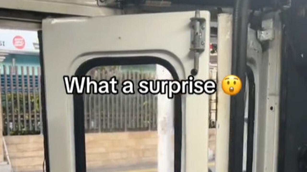 Pintu Buka Tutup Otomatis hingga Punya AC, Momen Wanita Naik Angkot Modern di Jakarta Ini Curi Perhatian