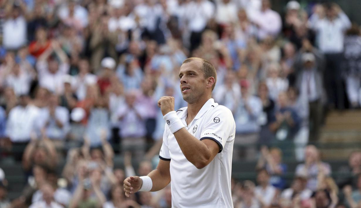 Ekspresi Gilles Muller usai mengalahkan Rafael Nadal pada hari ketujuh di Wimbledon Tennis Championships 2017, London (10/7/2017). (AP/Tim Ireland)
