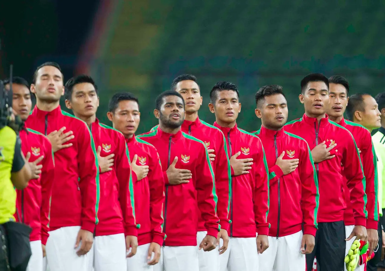 Pemain timnas Indonesia U-22 menyanyikan lagu Indonesia Raya sebelum laga lawan Filipina di ajang SEA Games 2017, Kamis (17/8). (Foto: PSSI)