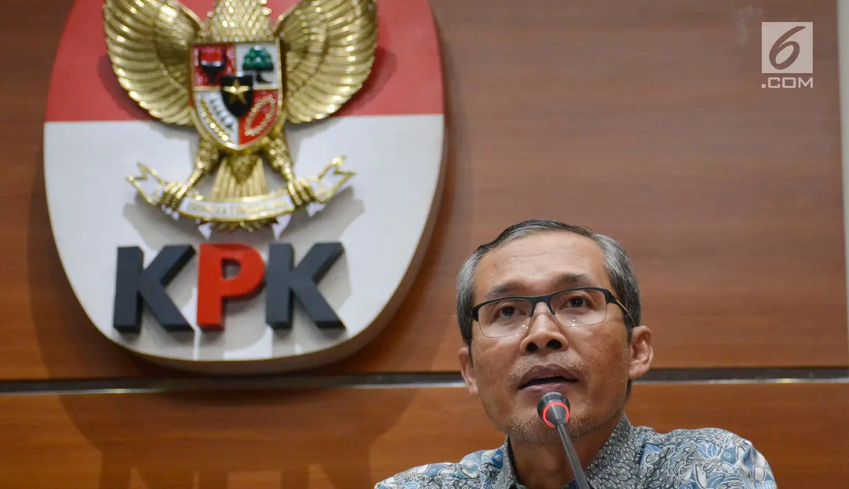 Wakil Ketua KPK Alexander Marwata saat konferensi pers di Gedung KPK, Jakarta, Rabu (21/6). KPK menetapkan empat orang sebagai tersangka dalam OTT di Bengkulu, termasuk Gubernur Bengkulu Ridwan Mukti dan istrinya, Lili Martiani (Liputan6.com/Helmi Afandi)