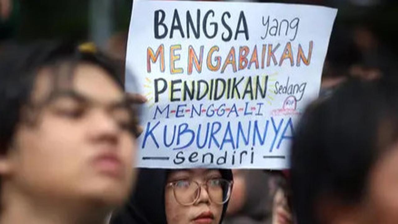 Makna dan Pemicu di Balik #IndonesiaGelap