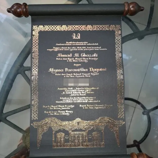 Potret Undangan Pernikahan Al Ghazali, Bak Gulungan Surat Kerajaan