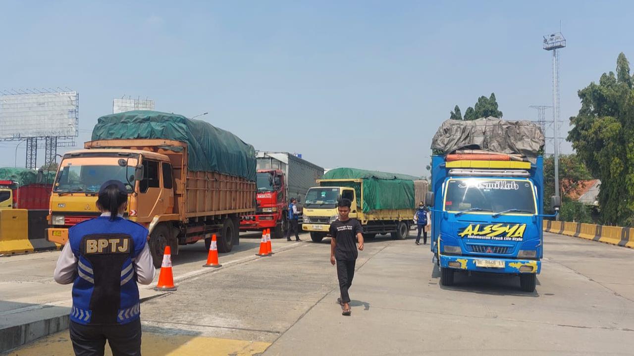 Berantas Truk Kelebihan Muatan, Pemerintah Bakal Atur Nominal Gaji Sopir