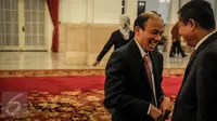 Presiden Joko Widodo (Jokowi) melantik Ignasius Jonan sebagai Menteri Energi dan Sumber Daya Mineral (ESDM), sementara Arcandra Tahar sebagai Wakil Menteri ESDM di Istana Negara, Jakarta, Jumat (14/10). (Liputan6.com/Faizal Fanani)