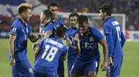 Pemain Thailand merayakan gol yang dicetak Siroch Chatthong ke gawang Indonesia dalam laga leg kedua final Piala AFF di Stadion Rajamangala, Bangkok, Thailand, Sabtu (17/12/2016). (Bola.com/Vitalis Yogi Trisna)