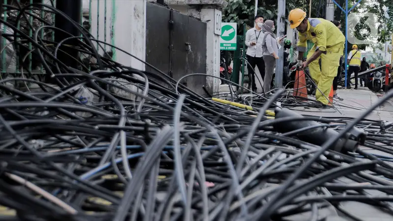 Kabel Utilitas Atas di Jakarta Dibenahi Jelang Penyelenggaraan KTT ASEAN Ke-43