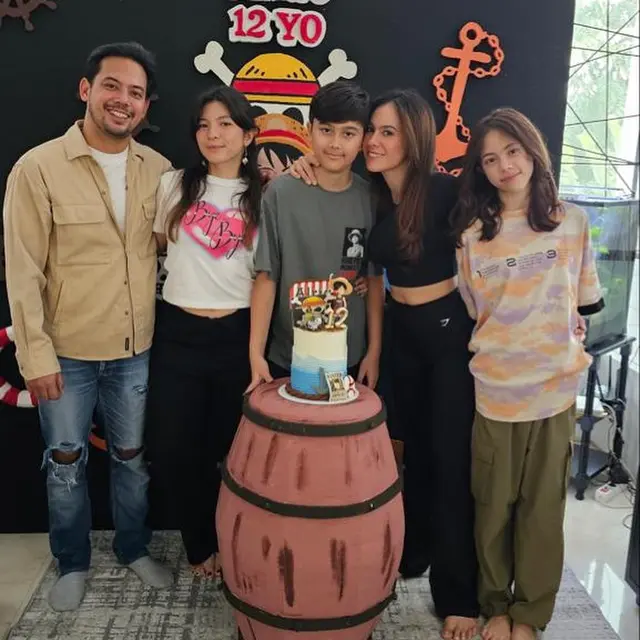 Momen Wulan Guritno dan Mantan Suami Kompak Rayakan Ultah Putra Bungsu