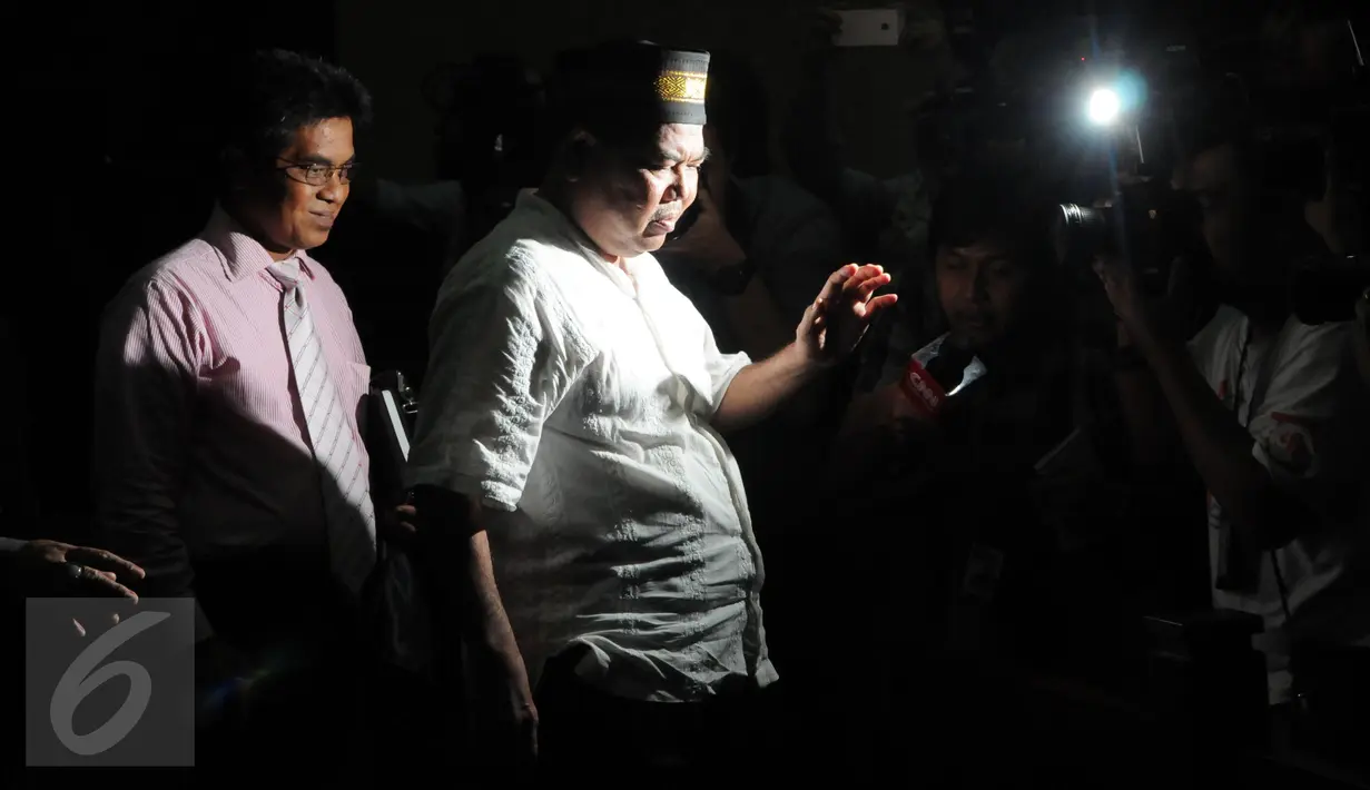 Terdakwa kasus dugaan suap PTUN Medan, Syamsir Yusfan usai sidang vonis di Pengadilan Tipikor, Jakarta, Kamis (3/12/2015). Syamsir divonis tiga tahun penjara karena terbukti menerima suap sebanyak 2 kali dengan total 2000 USD. (Liputan6.com/Helmi Afandi)