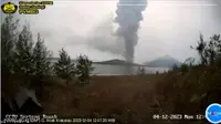 Gunung Anak Krakatau kembali erupsi pada Senin siang (4/12/2023), pukul 12.41 WIB. (Liputan6.com/ Dok PVMBG)