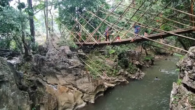 Objek Wisata Alam Batu Badinding, Pemandian Alam di Desa Liyu