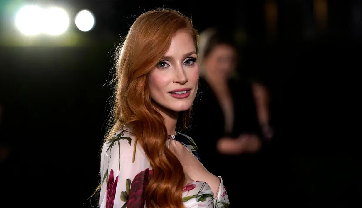 Jessica Chastain saat tiba di acara tahunan kedua Academy Museum di Academy Museum of Motion Pictures di Los Angeles, Amerika Serikat, Sabtu (15/10/2022). Jessica Chastain salah satu di antara bintang-bintang yang menghadiri Academy Museum Gala Tahunan yang diadakan di Los Angeles. (AP/Chris Pizzello)