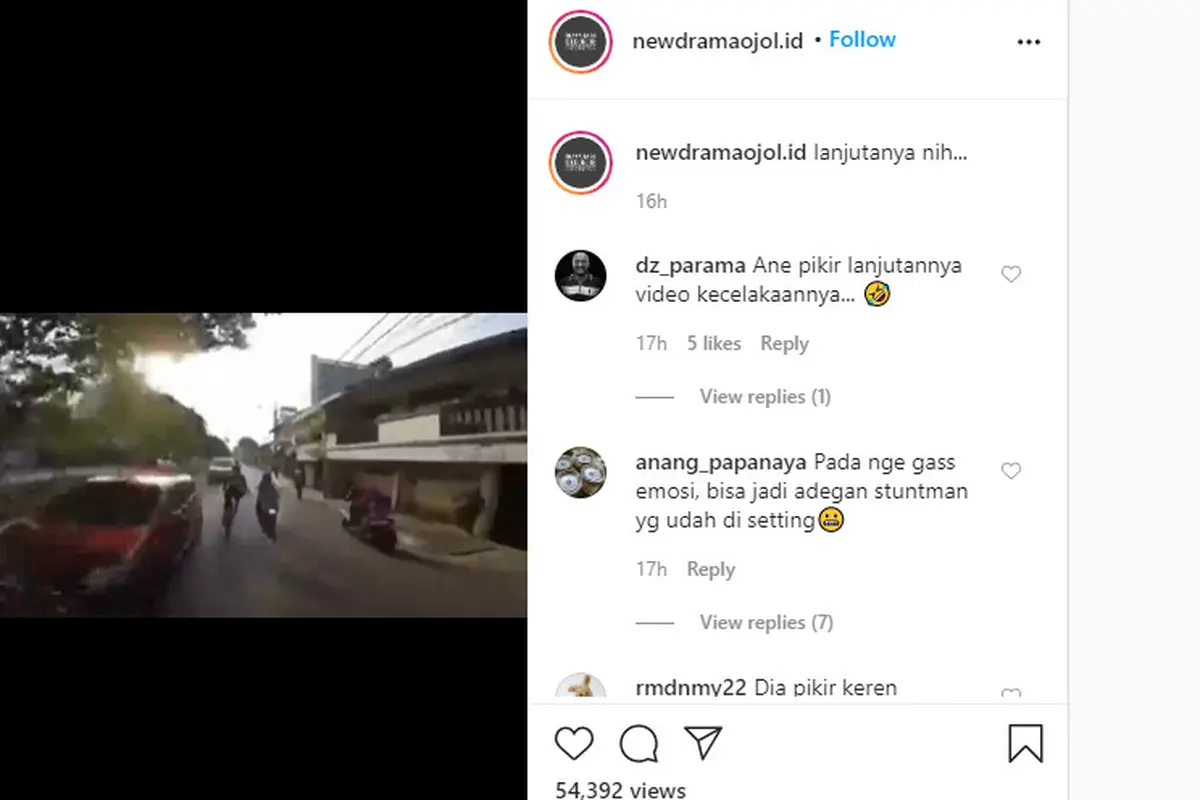 seorang pesepeda melawan arah dan berkendara tanpa aturan