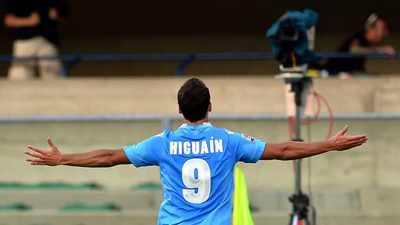 higuain-130911b.jpg