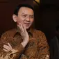 Gubernur DKI Jakarta Basuki T Purnama alias Ahok memberikan keterangan usai menonton film Comic 8 di Djakarta Theatre, Jakarta, Jumat (18/3). Film comic 8  tersebut menembus lebih dari satu juta penonton. (Liputan6.com/Herman Zakharia) 