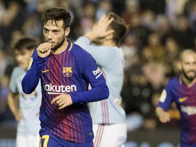 Striker Barcelona, Jose Arnaiz, melakukan selebrasi usai mencetak gol ke gawang Celta Vigo pada leg pertama babak 16 besar Copa del Rey di Stadion Balaidos, Kamis (4/1/2018). Kedua tim bermain imbang 1-1. (AP/Lalo R. Villar)