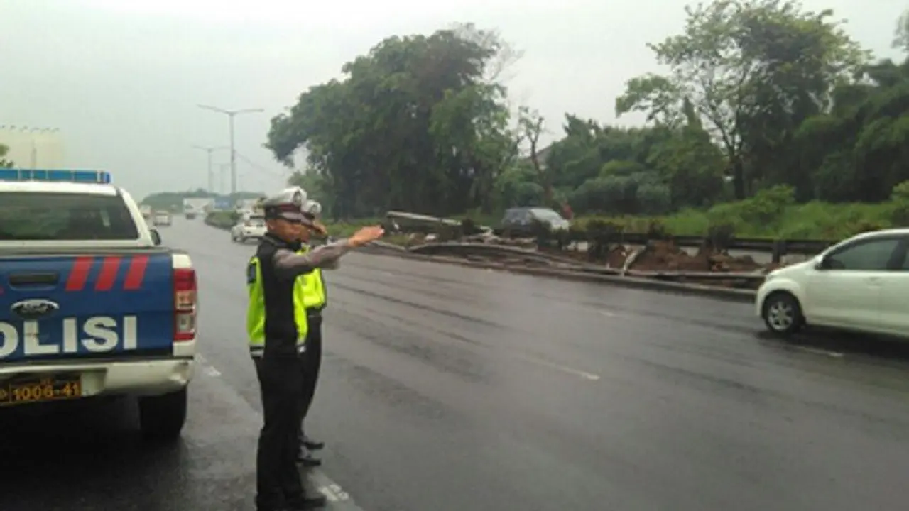 Kecelakaan Fortuner Tol JORR BSD
