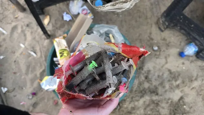 Pantai Bali Tertusuk Jarum: Ironi Surga yang Terluka.