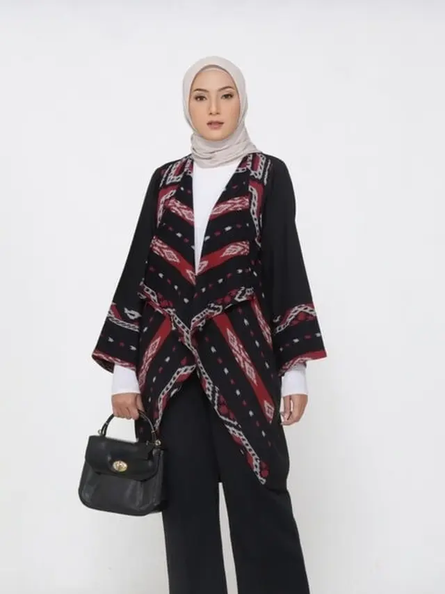 7 Model Cardigan dengan Outer Batik yang Elegan dan Stylish