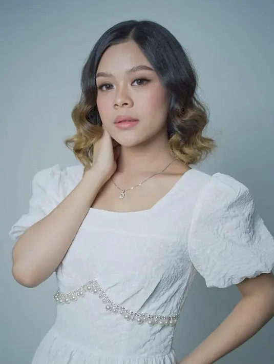 Pedangdut yang mengidolakan Lesti ini tergabung dalam Byoode, girl band yang beranggotakan jebola LIDA dan DA. Meli berstatus sebagai member termuda grup tersebut. (instagram.com/marimotto.studio/gunawan.lida2020/lida_meli04)