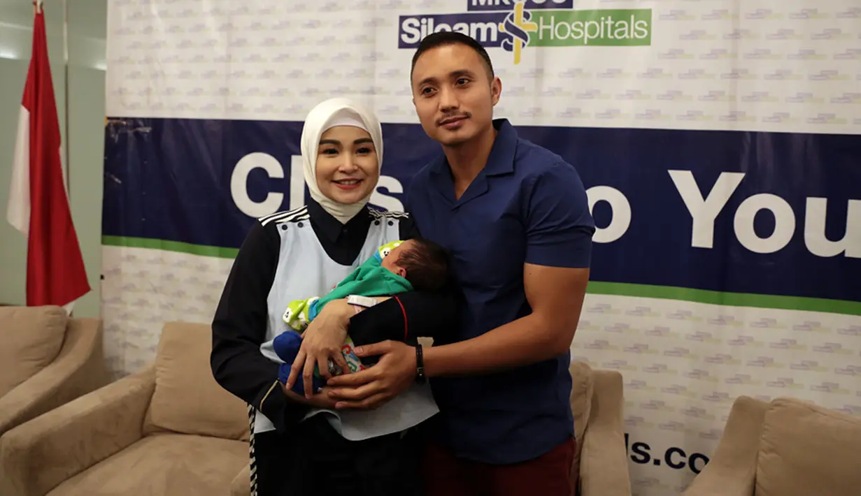 Akibat sesuatu hal, proses kelahiran anak kedua Soraya Larasati akhirnya di percepat. Soraya dan suami, Doni Amaldi merencanakan anak keduanya lahir pada 7 Juni. Akhirnya maju pada 5 Juni. (Deki Prayoga/Bintang.com)