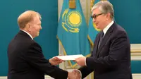 Viral Foto Presiden Kazakhstan Diedit Photoshop, Kerutan di Wajahnya Hilang