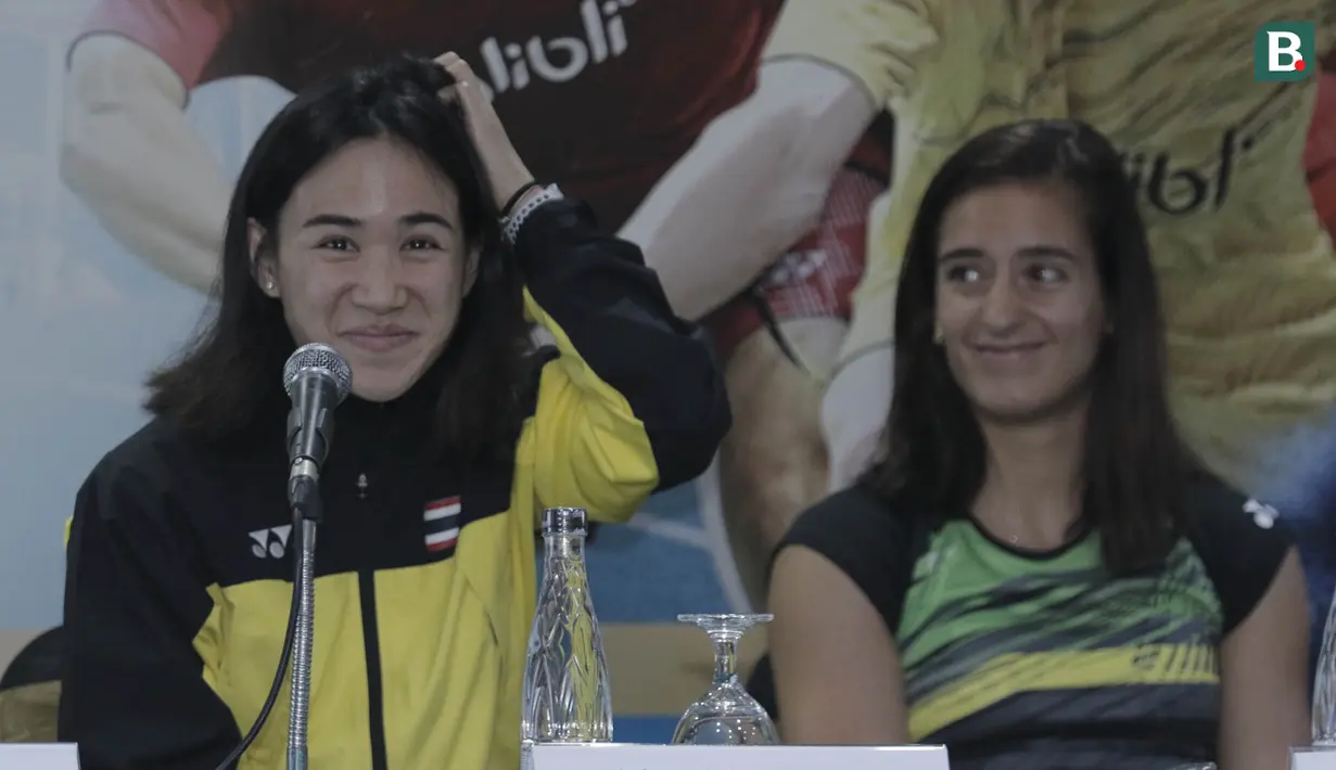 Pebulutangkis Thailand, Nitchaon Jindapol, memberikan keterangan saat jumpa pers di hotel Sultan, Jakarta, Selasa, (2/7/2018). Blibli Indonesia Open 2018 di Blibli akan berlangsung pada 3-8 Juli 2018 di Istora Senayan, Jakarta. (Bola.com/M Iqbal Ichsan)
