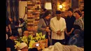 Ketum DPP Partai Golkar Aburizal "Ical" Bakrie ikut melayat pengusaha Bob Sadino di rumah duka kawasan Cirendeu, Jakarta, Senin (19/1/2015). (Liputan6.com/Miftahul Hayat