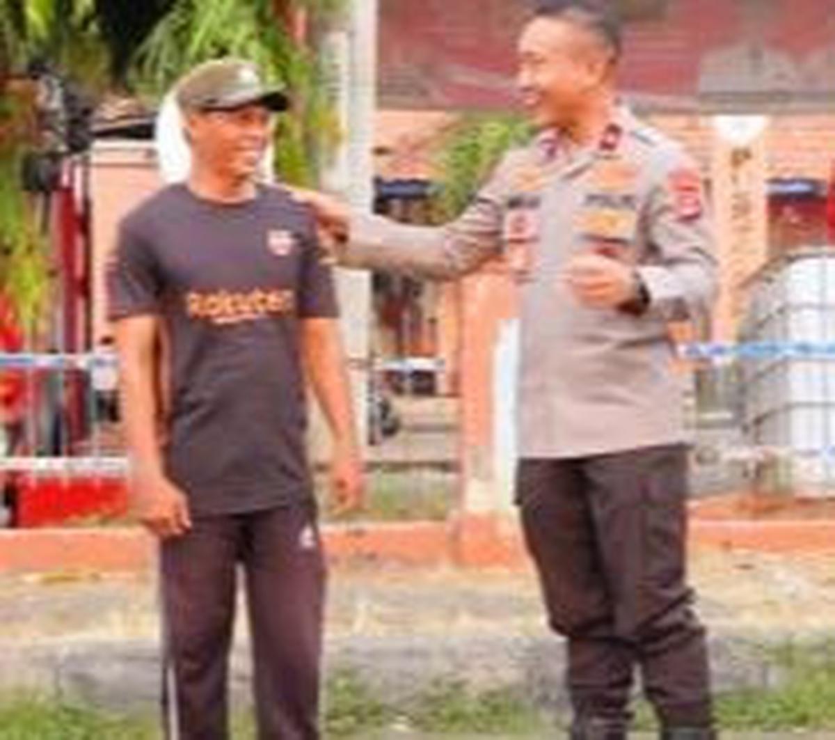 Tidak ada pekerjaan yang tidak mulia, asalkan pekerjaan tersebut halal. Seperti itu ungkapan yang ditujukan oleh Brigjen Sabilul Alif setelah bertemu para tukang becak, tukang parkir dan pedagang lontong sayur.