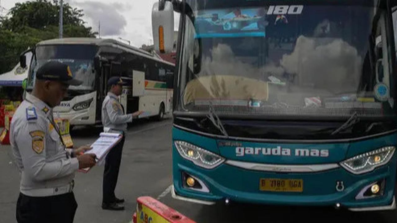 FOTO: Jelang Natal dan Tahun Baru, Terminal Kalideres Cek Kelaikan Jalan Bus-Bus AKAP