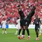 Jonathan David merayakan gol yang dicetaknya bersama rekan setimnya, Stephen Eustaquio, setelah mencetak gol ke gawang Qatar dalam laga kedua Grup B Piala Dunia 2026 di Vancouver, British Columbia, Jumat (19/6/2026) pagi WIB. Jonathan David mencetak hattrick dan Kanada menang telak 6-0 dalam laga ini. (Darryl Dyck/The Canadian Press via AP)