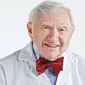 Profil Howard Tucker, Seorang Dokter Saraf Berumur 101 Tahun. Dia Baru Saja Memecahkan Rekor Dunia Sebagai 'Dokter Praktik Tertua'. Ini Kisah dan Tips Panjang Umur dari Howard Tucker (instagram.com/whatsnextmovie)