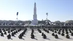 Pasukan Taliban duduk selama upacara kelulusan setelah pelatihan militer tiga bulandi Herat, Afganistan (10/1/2022). Sekitar 600 pejuang Taliban mengikuti parade militer di Kabul, Afghanistan pada Minggu (9/1) merayakan kelulusan mereka.  (AFP Photo)