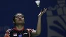 Tunggal putri Indonesia, Gregoria Mariska, berusaha mengembalikan kok saat melawan Pornpawee Chochuwong, pada Blibli Indonesia Open 2019 di Istora Senayan, Jakarta, Selasa (16/7). Gregoria menang 21-10 dan 21-8. (Bola.com/Vitalis Yogi Trisna)