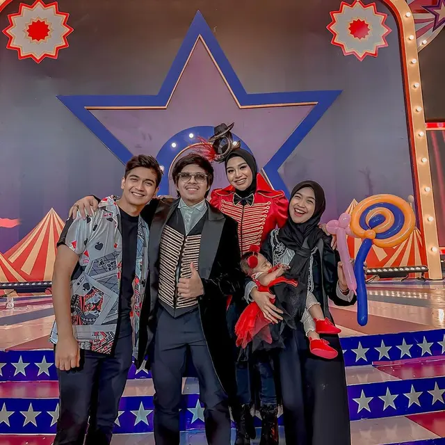 6 Potret Artis dan Anaknya Hadiri Ultah Ameena, Interaksi Para Bayi Bikin Gemas