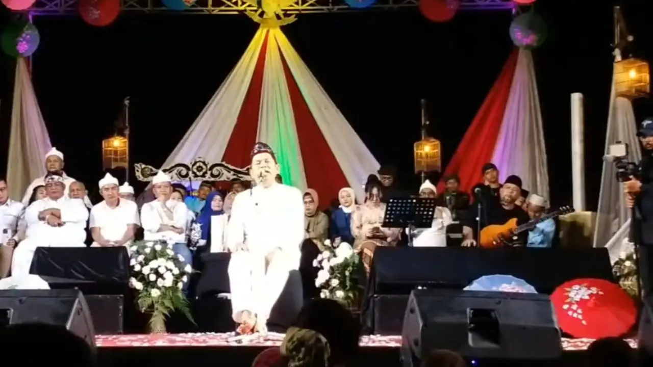 Gubernur Jawa Barat terpilih, Dedi Mulyadi melakukan tasyakuran pemenangan di wilayah Tapos, Depok. (Liputan6.com/Dicky Agung Prihanto)
