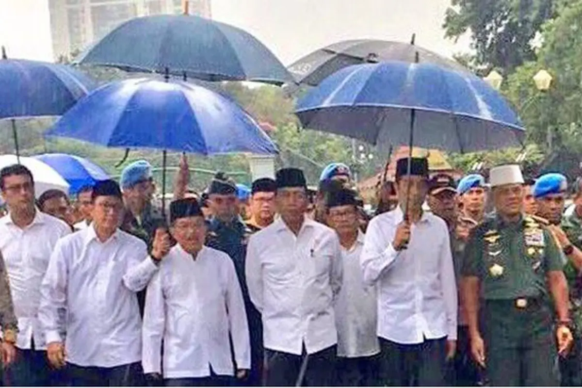 Usai Demo 212 Jakarta, Kaesang Unggah Foto Payung Jokowi