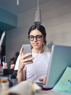 Kolaborasi Gojek dan Tokopedia (GoTo) mempersembahkan program Waktu Indonesia Belanja (WIB) melalui berbagai promo dan hadiah menarik. (Foto: Unsplash.com/ Bruce Mars).