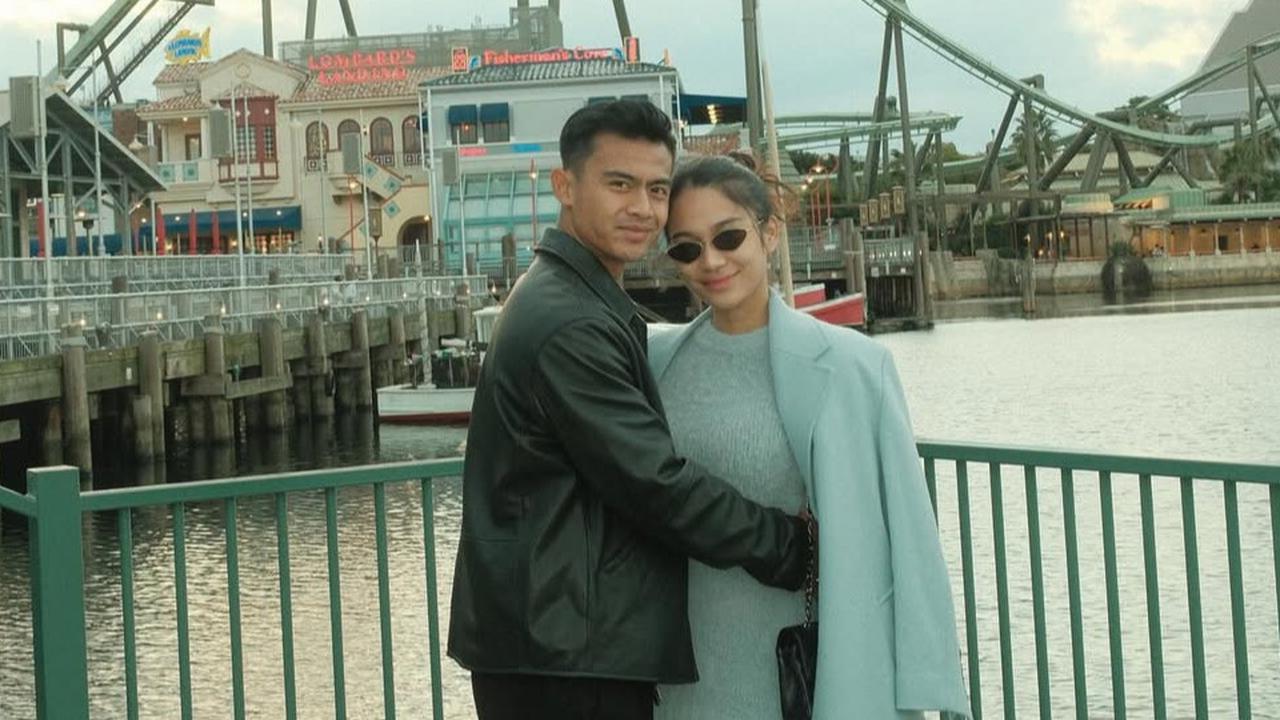 Pratama Arhan Pamer Kemesraan Bareng Azizah Salsha saat Liburan Akhir Tahun di Jepang, Auto Bikin Iri Netizen
