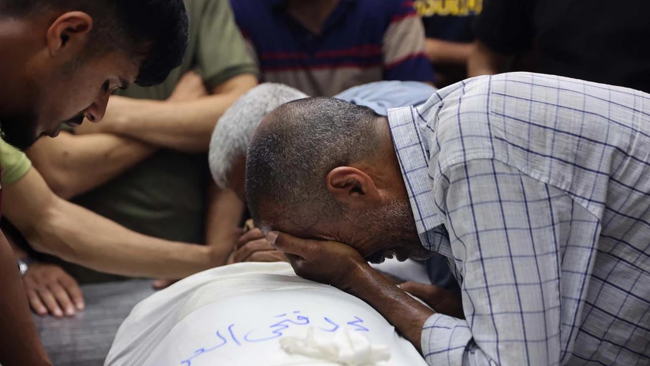 FOTO: Serangan Israel Kembali Guncang Gaza Utara