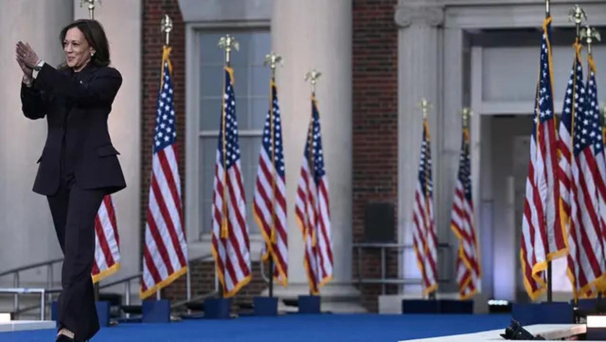 Tampil Perdana Usai Pilpres AS 2024, Kamala Harris Akui Kemenangan Donald Trump