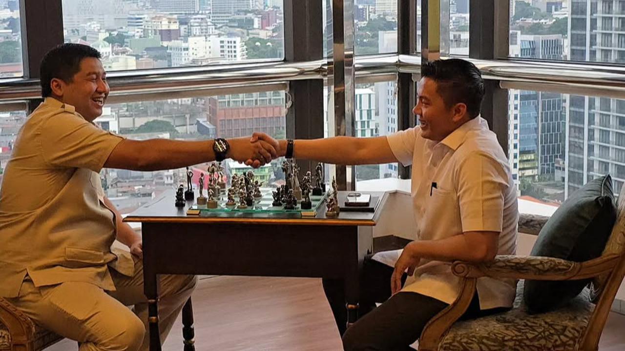 Renyah dan Candu, Tawa Mayor TNI Teddy saat Menang Catur Skakmat Menteri Ara