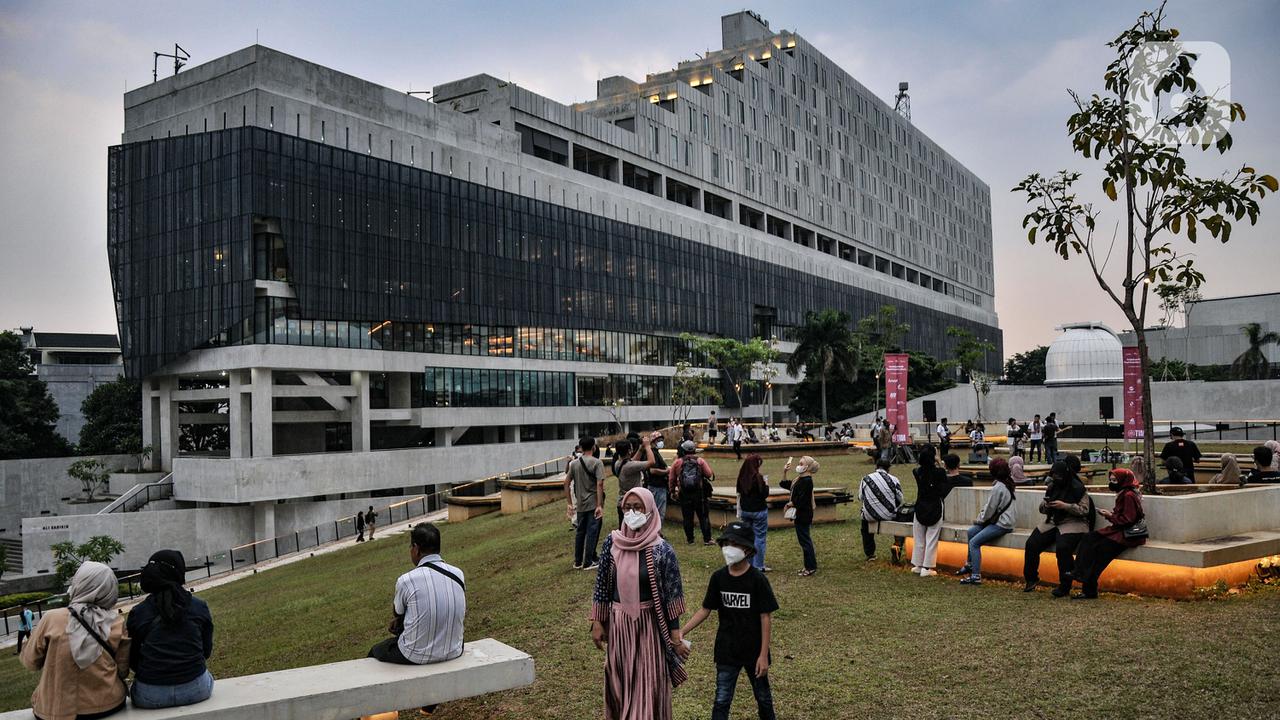 Menikmati Sore Hari di Taman Ismail Marzuki